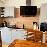 Vysoke Tatry House For 27 People Isc וילה *