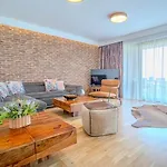 Vysoke Tatry House For 27 People Isc וילה *